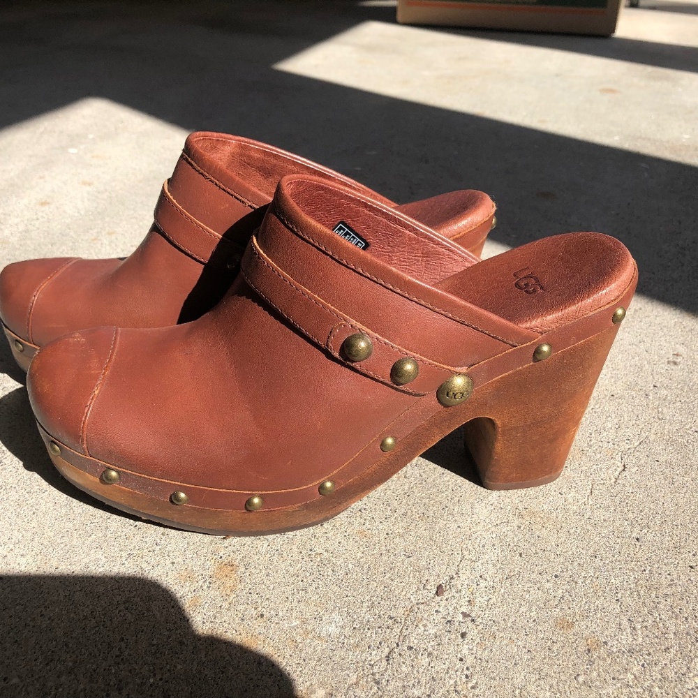 Ugg clogs